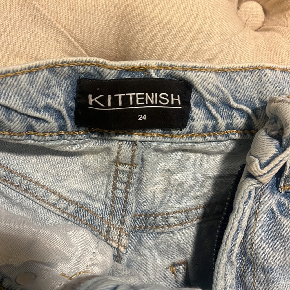 High wasted light wash shorts - Picture 2 of 3